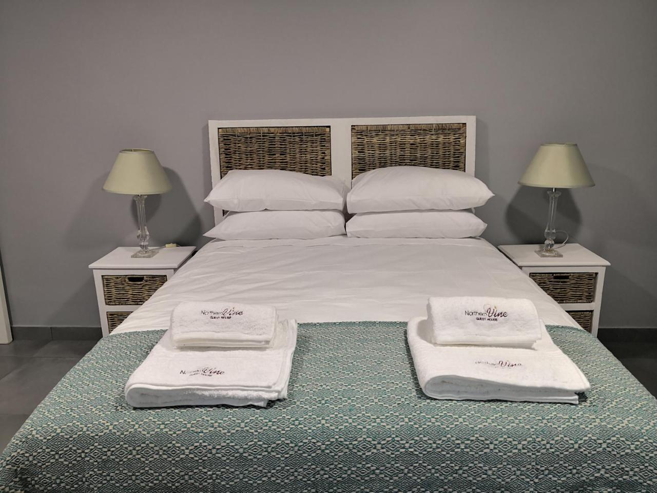 Northern Vine Guesthouse B&B Self-Catering Бракенфелл Экстерьер фото