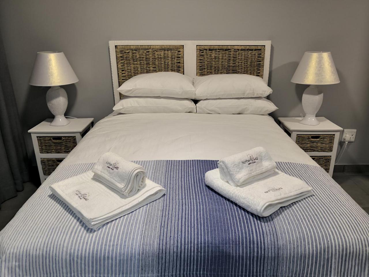 Northern Vine Guesthouse B&B Self-Catering Бракенфелл Экстерьер фото